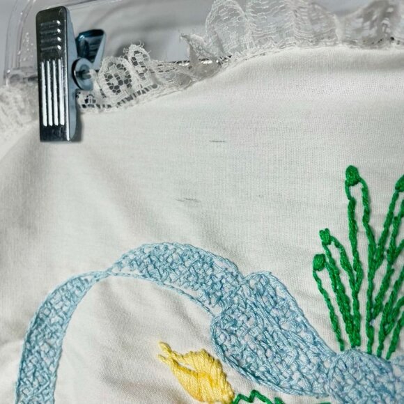 White Needlepoint Table Runner Handmade Lace Border Rose Bouquet Vintage U - Picture 5 of 5